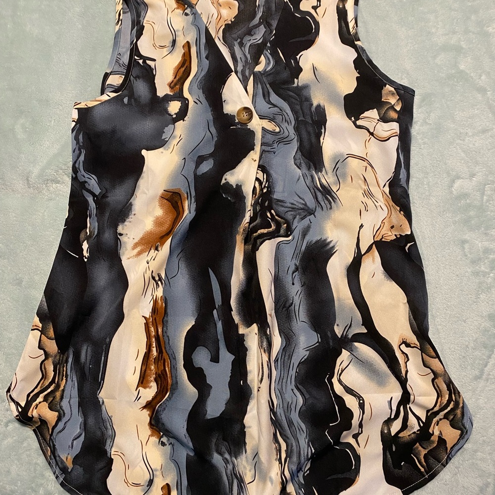 Elegant Marble Print Sleeveless Top - Picture 4 of 9